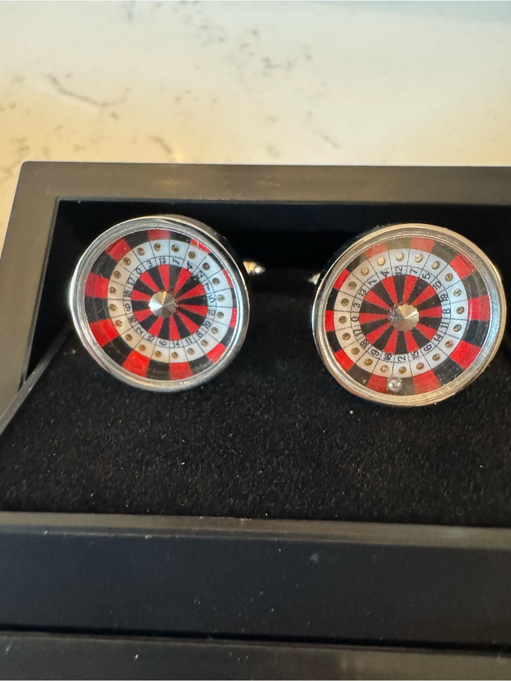 Round roulette Cufflinks in Red and Black